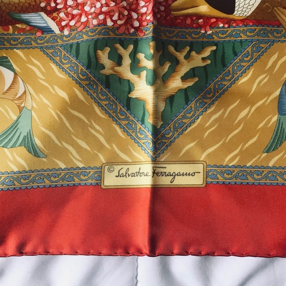AUTHENTIC SALVATORE FERRAGAMO TROPICAL SILK SCARF - Picture 3 of 6